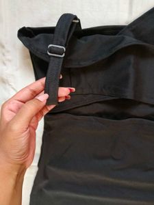 Black bodycon mini dress with waist cutout 🐈‍⬛✨