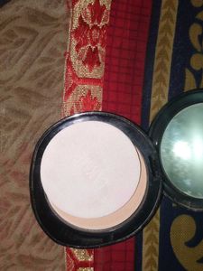 Woman Face Powder