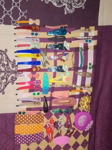 BUY ATLEAST 3 Hair Clips✨