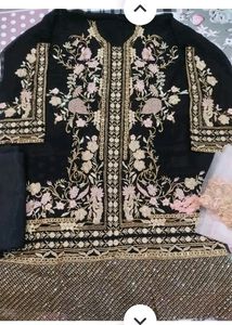 Brand New Pakistani Trendy Embroidered Suit😍