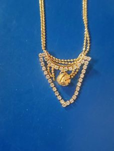 Delicate and beautiful necklace set