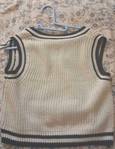 [Beige] H&amp;M Cropped Sweater Vest