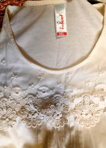 🎽CUTE EMBROIDERY TOP 3XL👌🏻LIKE NEW❗