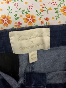 Flared stretchable denim
