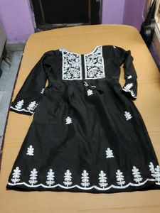Elegant Black Embroidered Kurta
