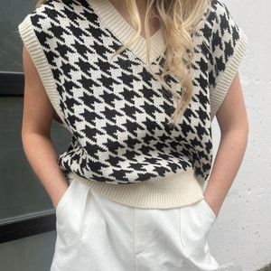 Urbanic Houndstooth Knit Vest