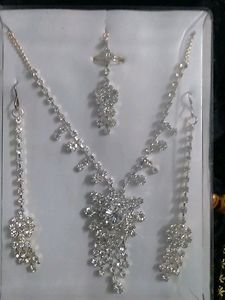 Beautiful Artificial Necklace Set With Mang Tika