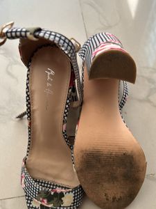 Mast And Harbours Heels