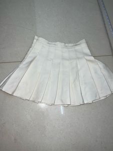 Urbanic- White A-line Pleated Skirt