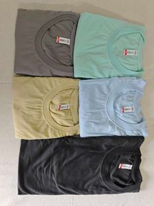 T-shirt set of 5  Size xxl/Xl plain half sleeves