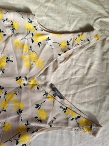 💖 Feminine &amp; Flowy Top – Classy or Casual