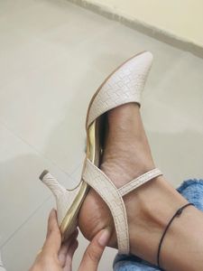 Rocia Pointed-Toe Kitten Heels