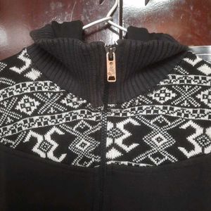 Sleeveless Woolen Hoodie