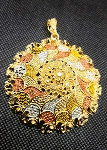 Tri-Color Gold Filigree Pendant