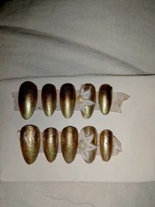 Press on nails