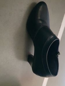 black heel shoes with zip..Almost new