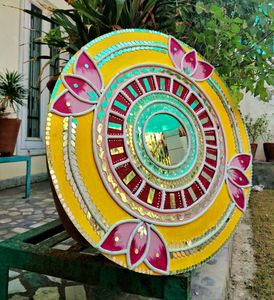 Round Lippan Art