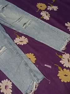 RIPPED DENIM JEANS