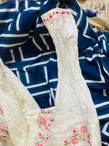 Elegant Floral Embroidered Kurta