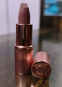 Charlotte Tillbury K.I.S.S.I.N.G Lipstick..