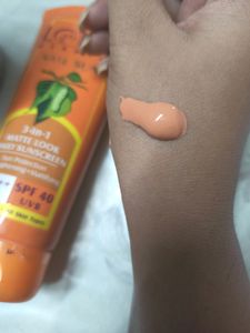 Tinted Lotus Sunscreen SPF 40 , PA+++