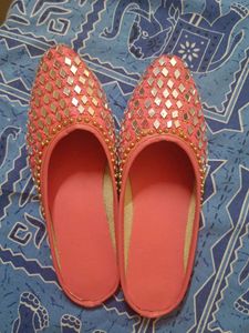 Coral Mirror Work Juttis