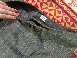 British Woman&#39;s Grey And White Plaid Trousers