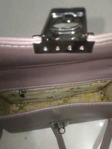 Stylish And minimal Shoulder/Hand Bag