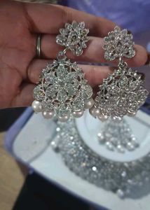 Jewellery Set With Earings &amp; Mangtika