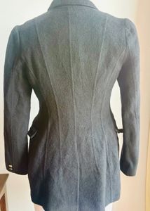 Smart All Black Blazer Perfect For This Winter