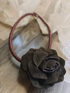globus Rose necklace