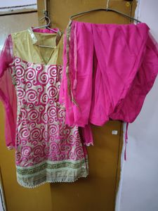 Pink N Golden Patila suit ( kurta is padded)
