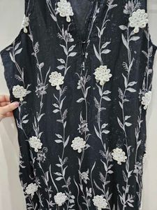 Beautiful Black And White Kurti