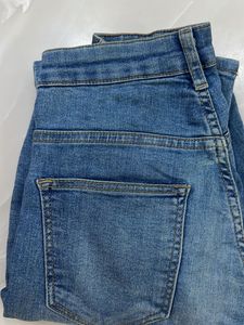 😍H&amp;M 😍Ripped High-Waisted Jeans