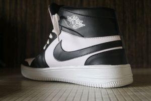 Black And White Sneaker 👟👟