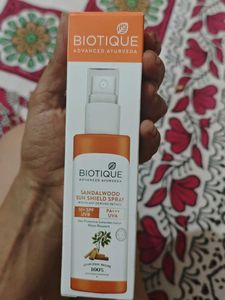 Biotique Spf50 Sandalwood Sunscreen Spray PA+++