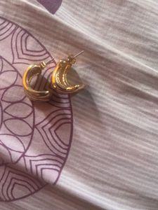 H And M Set Of Two Vibrant Earring