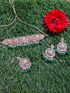 Beautiful Necklace Earring And Mangtika Set