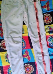 Ye Jeans Or Jaggings mere Size Ke Nahi Hai