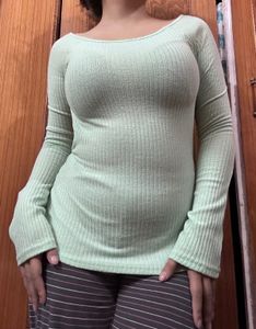 Blackless Top