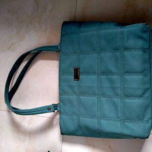 a elegant hand bag