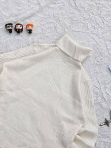 ZARA Cozy White Turtleneck Sweater