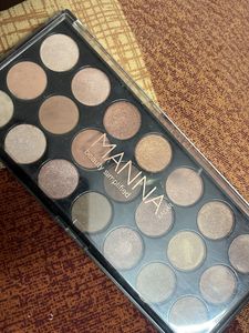 Manna Kadar Eyeshadow Palette