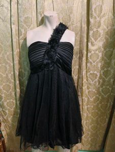 Chic Black One-Shoulder Dress