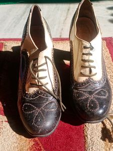 ⚡Price Drop❗Vintage Cream And Brown Boots