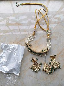 Gold en Jewellery (Earrings, Necklace &amp; Mantasa)