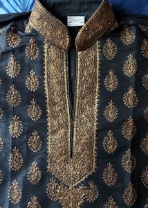 Brand New Luxurious Kurta, Never Worn. Best For Navaratri And Merriage Function. You Will Not Regret Buying This.