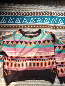 Crop Top Swetar Used But In Good Condition
