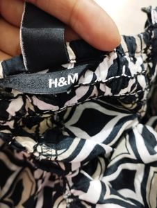 H &amp; M BRANDED TOP