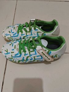 Nivia Kids football shoes with Studs
